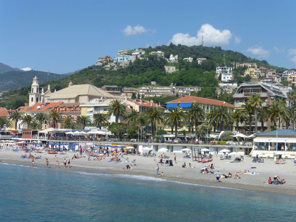 Cipriani 5 Rivieraholiday Pietra Ligure Exteriör bild